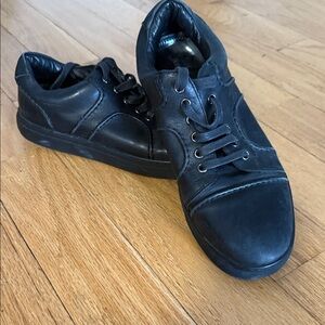 Sleek Black Men's Sneakers